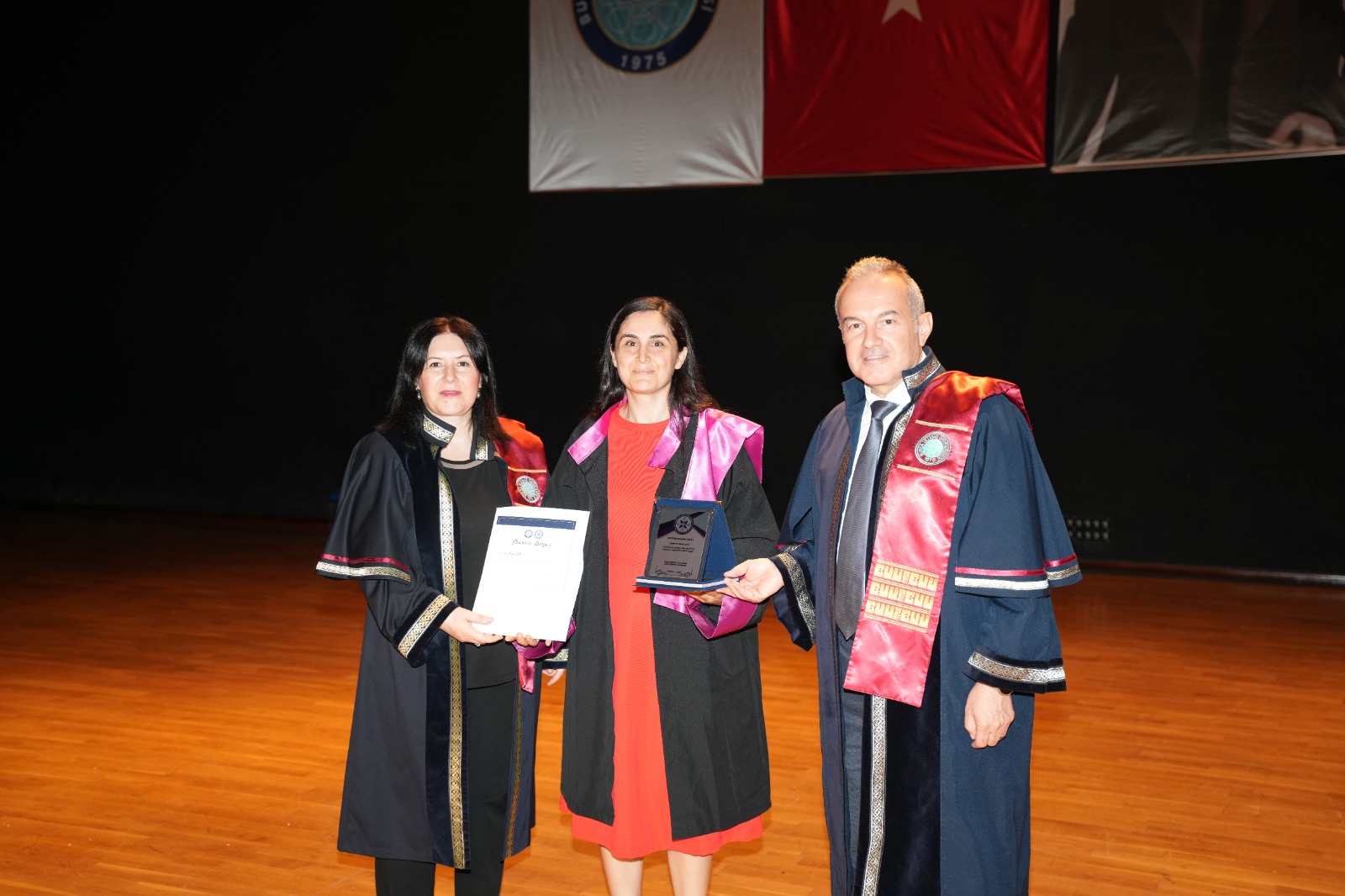 Bursa Uludağ Üniversitesi Eğitim Bilimleri Enstitüsünde Lisansüstü Mezuniyet Coşkusu Yaşandı